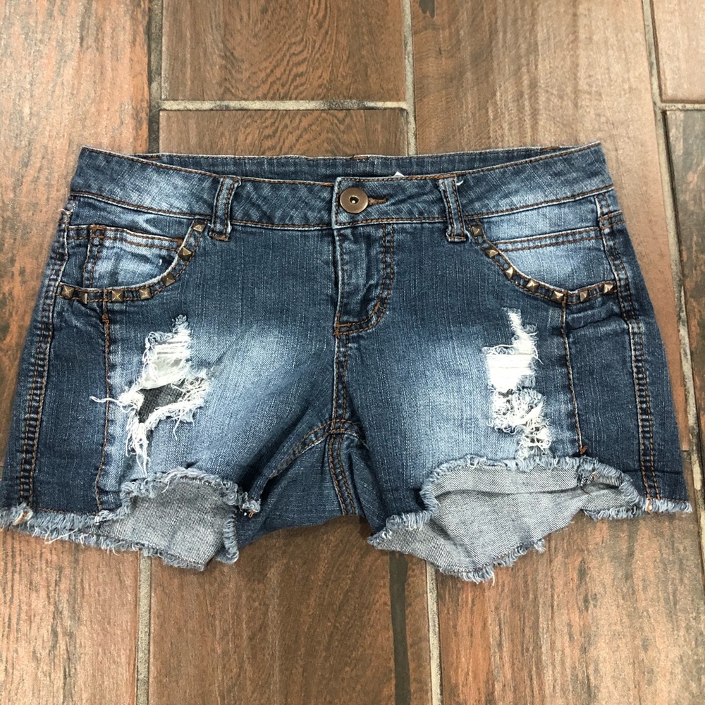 🌻Xhilaration Jean Shorts Size 7🌻